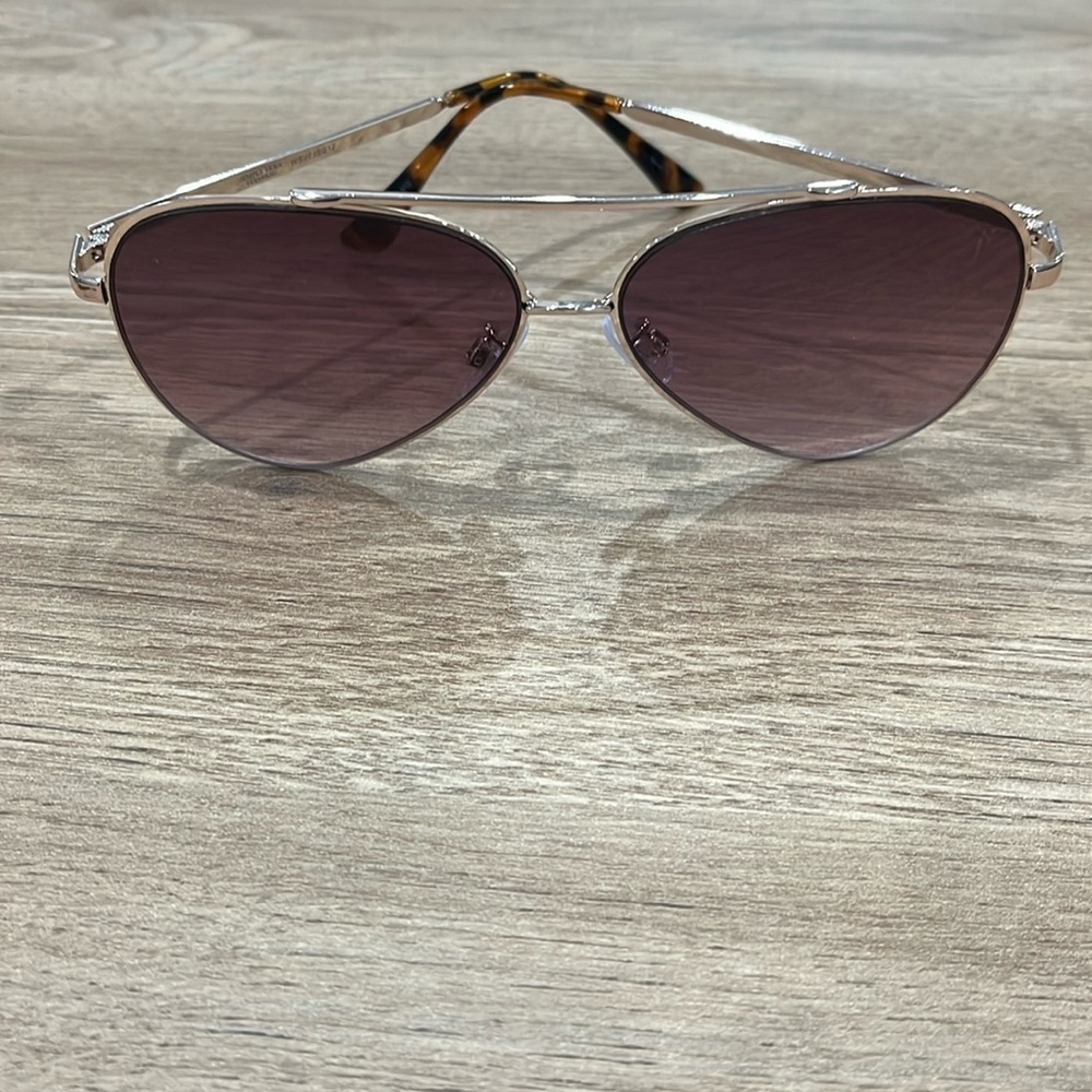 Simply Vera Aviator Sunglasses Goldtone OS Classic Retro 70s Vacation Hippie